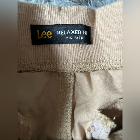 Mid Rise Capri Cargo Pants - Picture 4 of 6